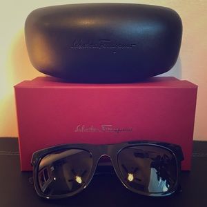 Salvatore Ferragamo Sunglasses (Black)